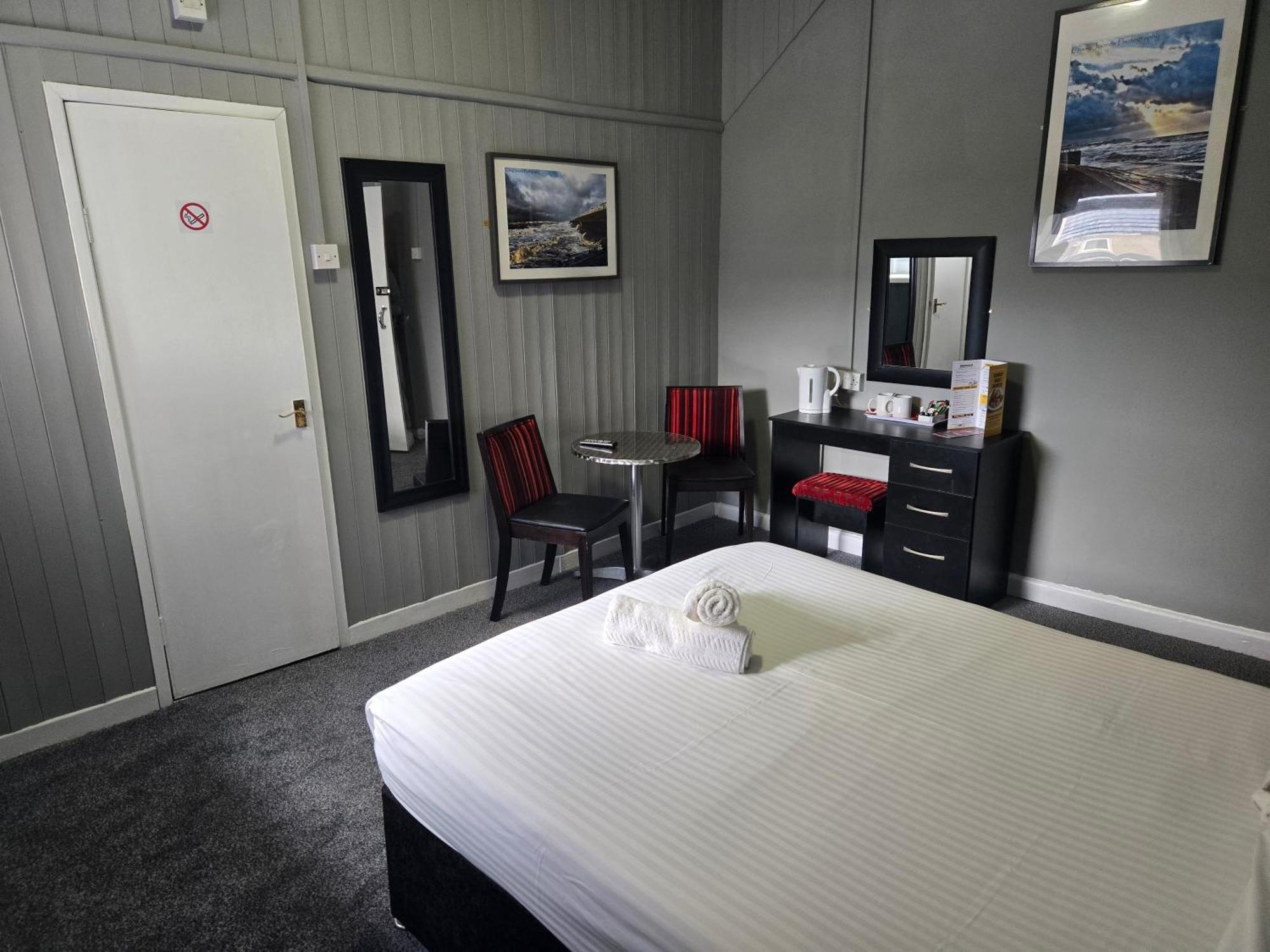 Peek-A-Booze - Budget Hotel - Adults Only Blackpool Zewnętrze zdjęcie