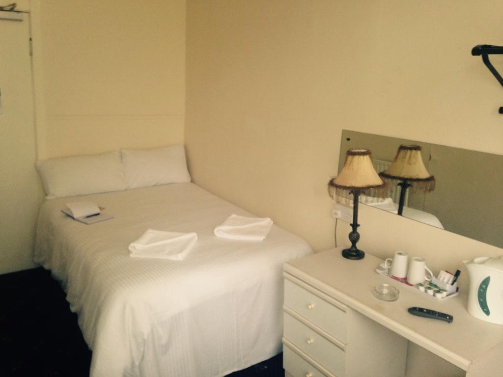 Peek-A-Booze - Budget Hotel - Adults Only Blackpool Pokój zdjęcie