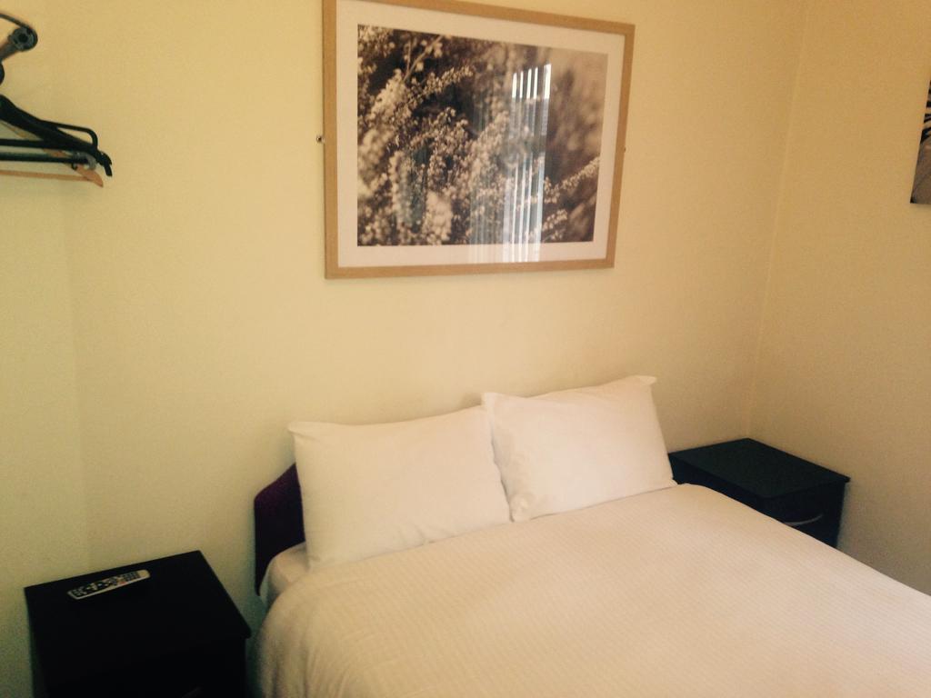 Peek-A-Booze - Budget Hotel - Adults Only Blackpool Pokój zdjęcie