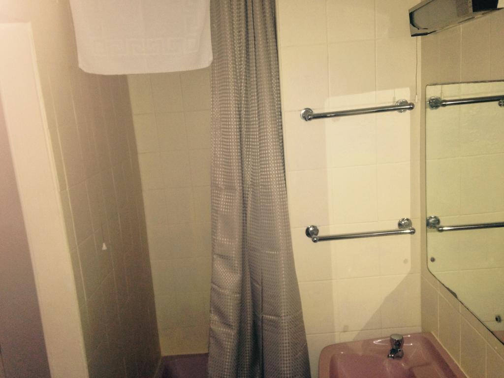 Peek-A-Booze - Budget Hotel - Adults Only Blackpool Pokój zdjęcie